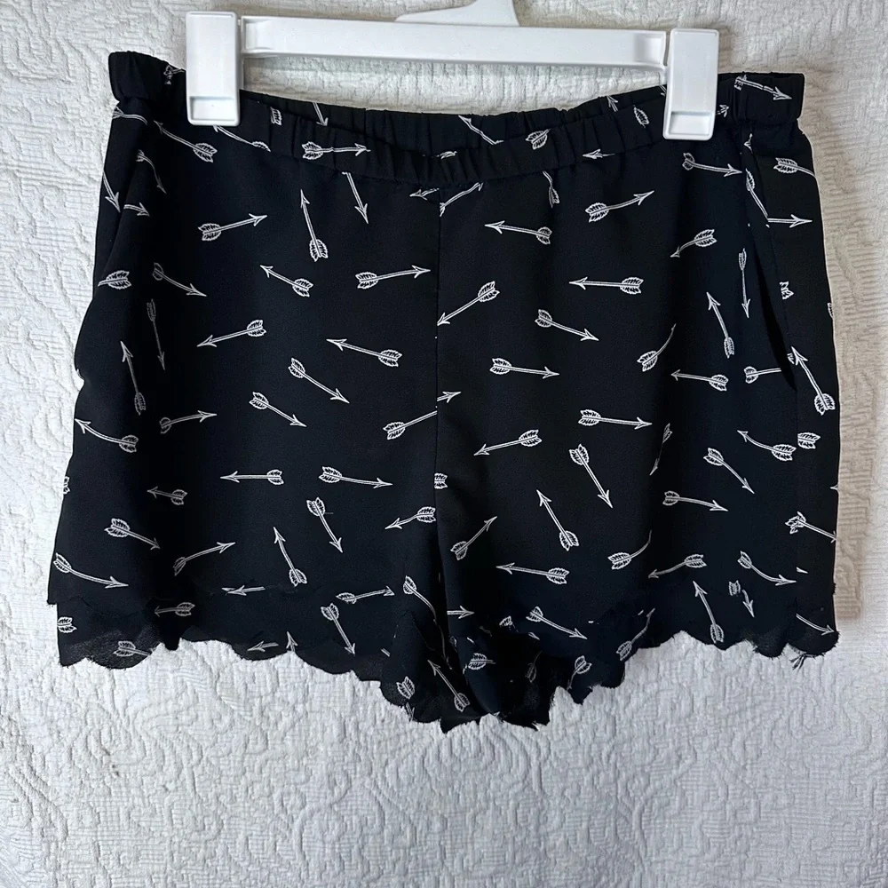 Anthropologie E by Eloise arrow print scalloped shorts size medium